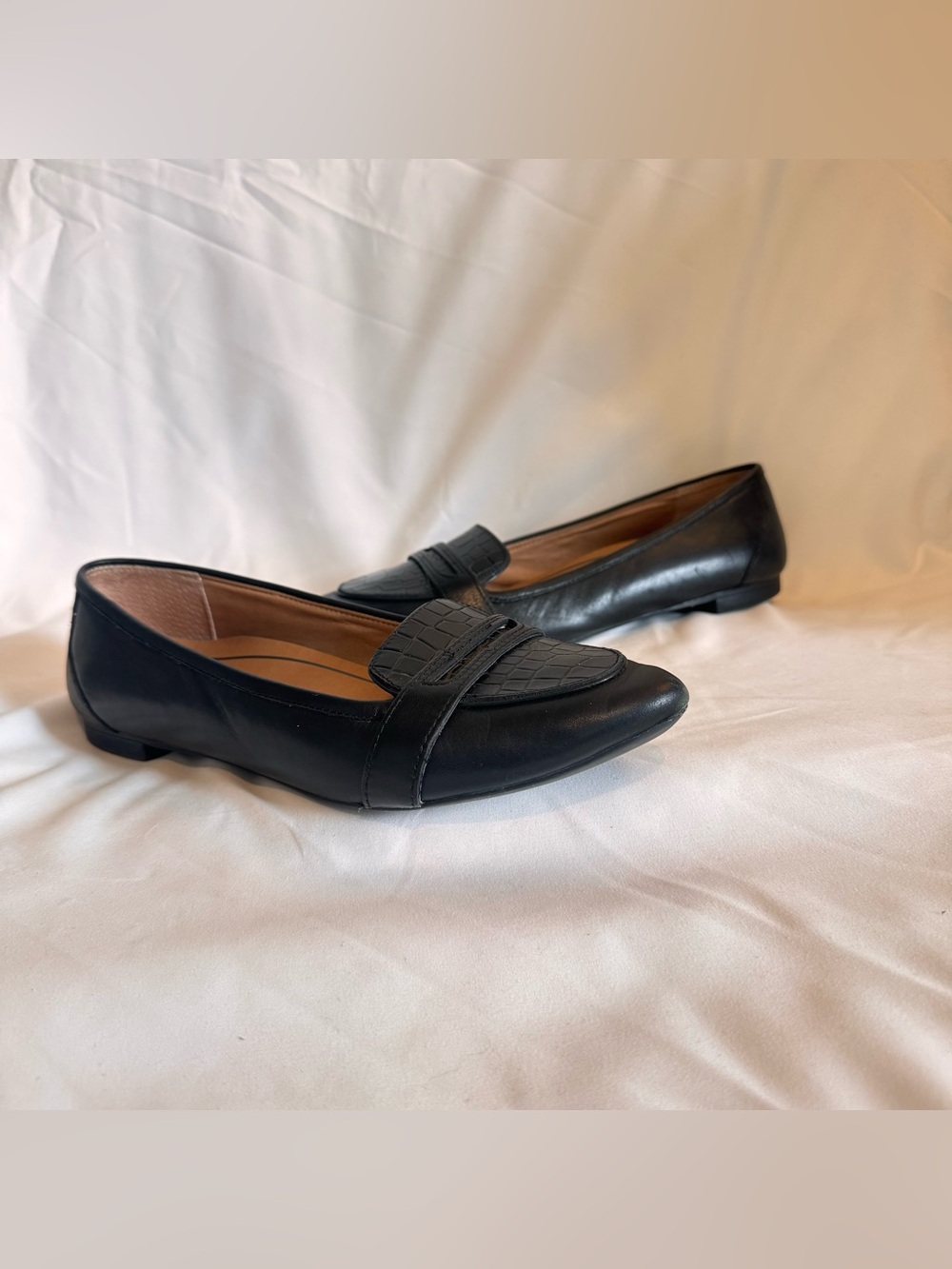 Women’s Vionic Black Croc Savannah Loafers Shoes Flats 8.5 Pointed Toe Leather - Picture 2 of 8
